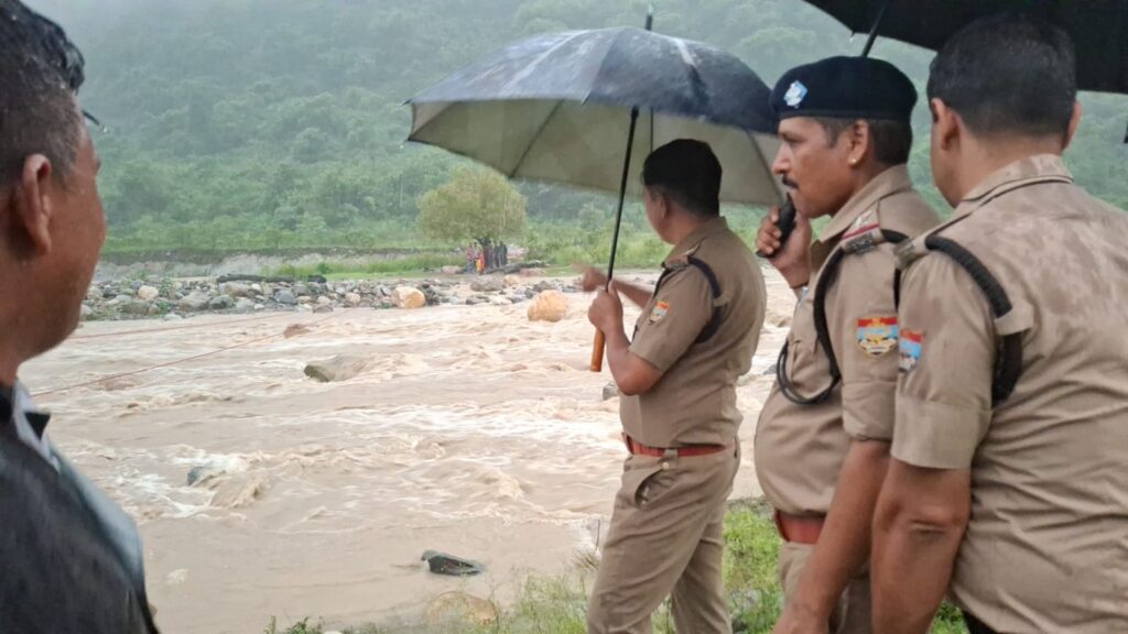 *24×7 अलर्ट मोड में रहें सभी विभाग::::: मुख्यमंत्री के निर्देश पर सचिव आपदा प्रबंधन ने की स्थिति की समीक्षा**
