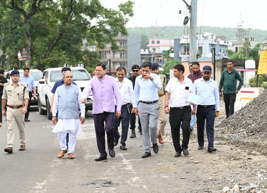 मुख्यमंत्री ने नंदा की चौकी पुल के एप्रोच रोड के पुनर्निर्माण कार्य का किया निरीक्षण