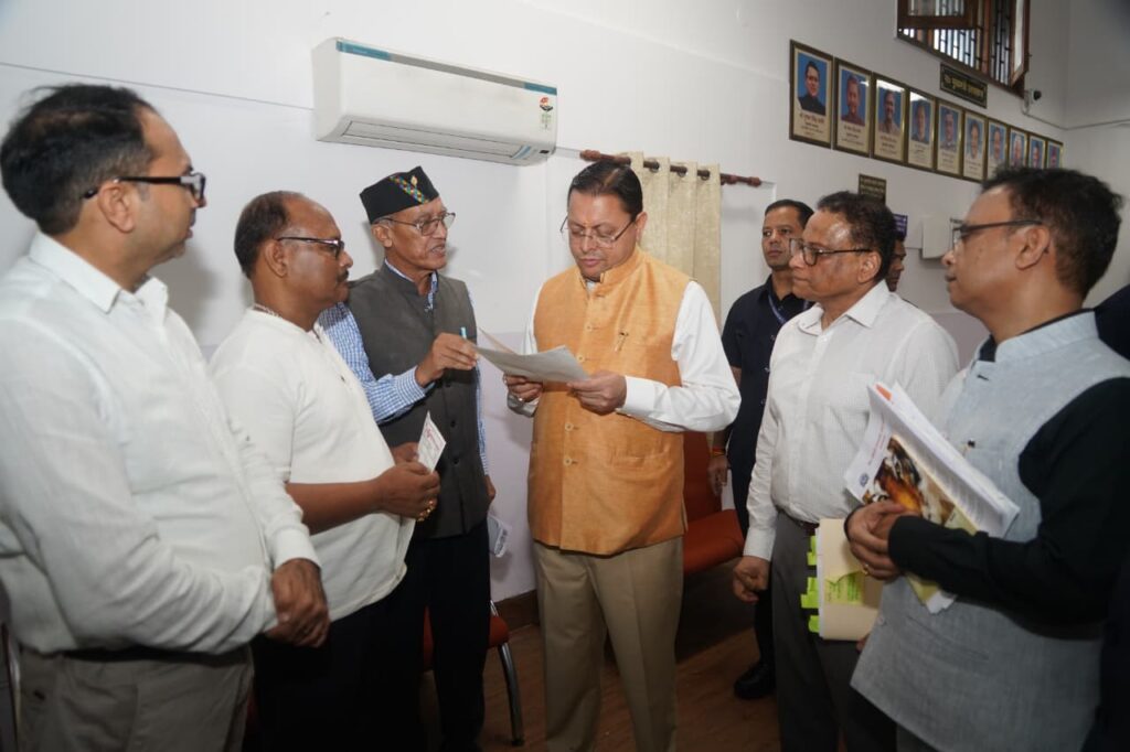 मुख्यमंत्री से विभिन्न कर्मचारी संगठनों के प्रतिनिधिमंडलों ने की भेंट*