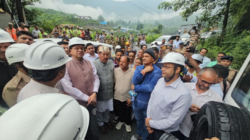बेहद खराब मौसम के बीच भी पीपलकोटी पहुंचे मुख्यमंत्री धामी* बेहद खराब मौसम के बीच भी पीपलकोटी पहुंचे मुख्यमंत्री धामी*