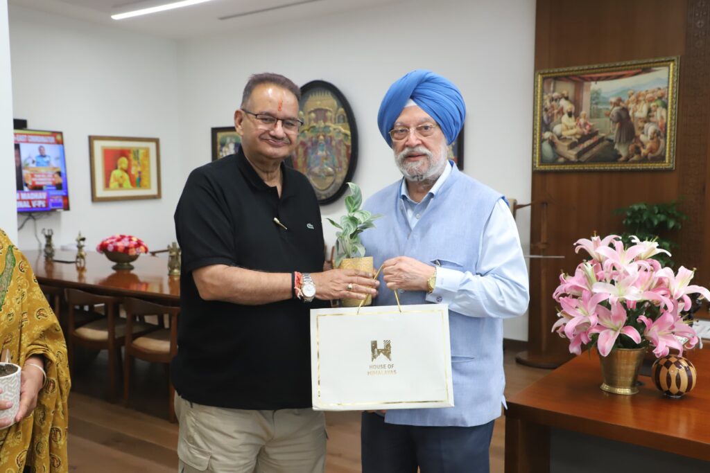 *नई दिल्ली में पेट्रोलियम एवं प्राकृतिक गैस मंत्री हरदीप सिंह पुरी से  की शिष्टाचार भेंट