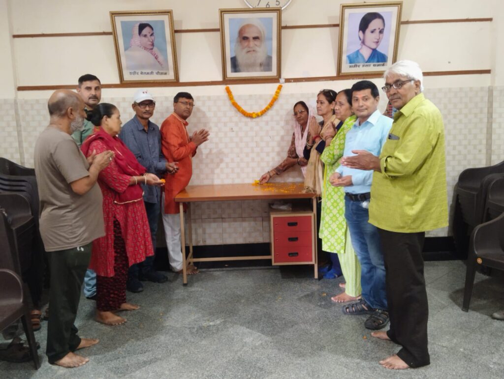 देहरादून शहीद स्थल में उत्तराखंड आंदोलनकारी संयुक्त परिषद के द्वारा उत्तराखण्ड के गांधी इंद्रमणि बडोनी जी को उनकी पुण्य तिथि श्रद्धांजलि अर्पित की गई, देहरादून शहीद स्थल में उत्तराखंड आंदोलनकारी संयुक्त परिषद के द्वारा उत्तराखण्ड के गांधी इंद्रमणि बडोनी जी को उनकी पुण्य तिथि श्रद्धांजलि अर्पित की गई,