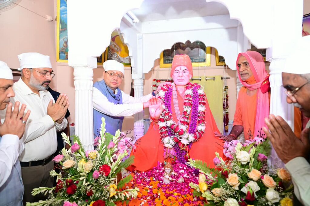 संत समाज का मार्गदर्शन धर्म, संस्कृति और राष्ट्र निर्माण की प्रेरणा : मुख्यमंत्री**