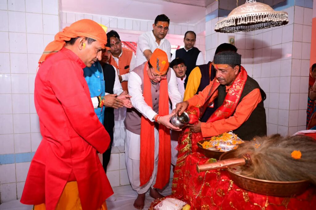 देवीधुरा में फलों-फूलों से बरसी बग्वाल, ऐतिहासिक पाषाण युद्ध के साक्षी बने लाखों श्रद्धालु*