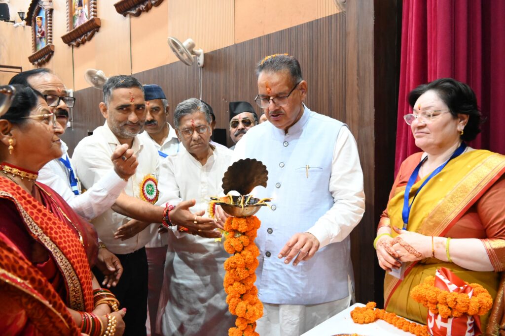 उत्तराखण्ड राज्य आंदोलनकारी मंच के प्रादेशिक सम्मेलन को सम्बोधित करते कैबिनेट मंत्री गणेश जोशी*