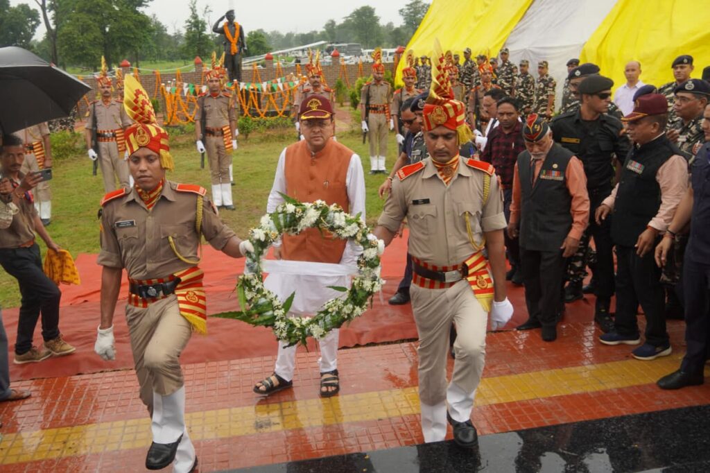 सीमांत क्षेत्र में शहीद स्मारक एवं विशाल तिरंगे का लोकार्पण, सीएम धामी ने वीर शहीदों को किया नमन*  *नेपाल-भारत सीमा पर स्थापित शहीद स्मारक देश सेवा, त्याग और बलिदान का प्रतीक: मुख्यमंत्री*