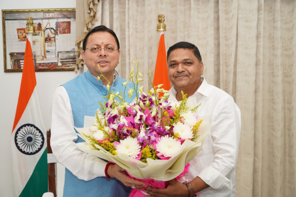मुख्यमंत्री श्री पुष्कर सिंह धामी से जिला सहकारी बैंक नैनीताल के नवनिर्वाचित अध्यक्ष ने की शिष्टाचार भेंट* मुख्यमंत्री श्री पुष्कर सिंह धामी से जिला सहकारी बैंक नैनीताल के नवनिर्वाचित अध्यक्ष ने की शिष्टाचार भेंट*