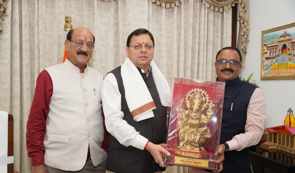 मुख्यमंत्री धामी से मध्य प्रदेश के कैबिनेट मंत्री राकेश शुक्ला ने की शिष्टाचार भेंट*
