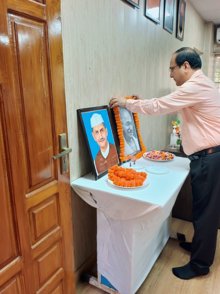 मुख्य चिकित्सा अधिकारी कार्यालय देहरादून में मनाई गई महात्मा गांधी एवं लाल बहादुर शास्त्री जी की जयंती* मुख्य चिकित्सा अधिकारी कार्यालय देहरादून में मनाई गई महात्मा गांधी एवं लाल बहादुर शास्त्री जी की जयंती*