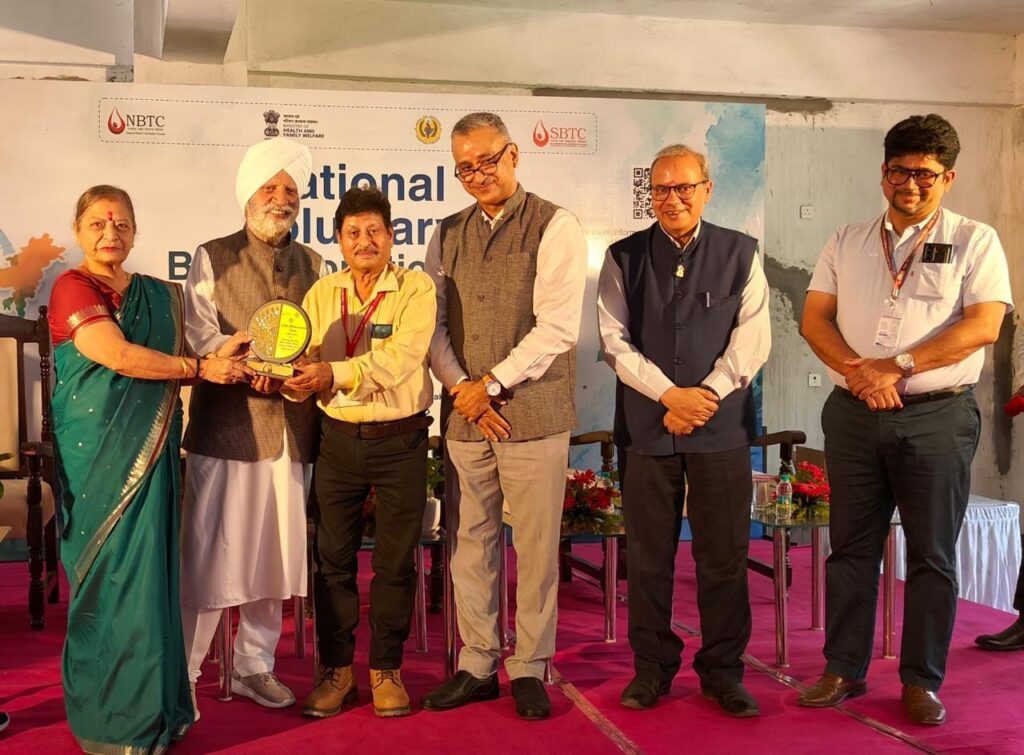 155 बार रक्तदान कर डॉ. अनिल वर्मा बने प्रेरणा के प्रतीक🌟🌿🌟