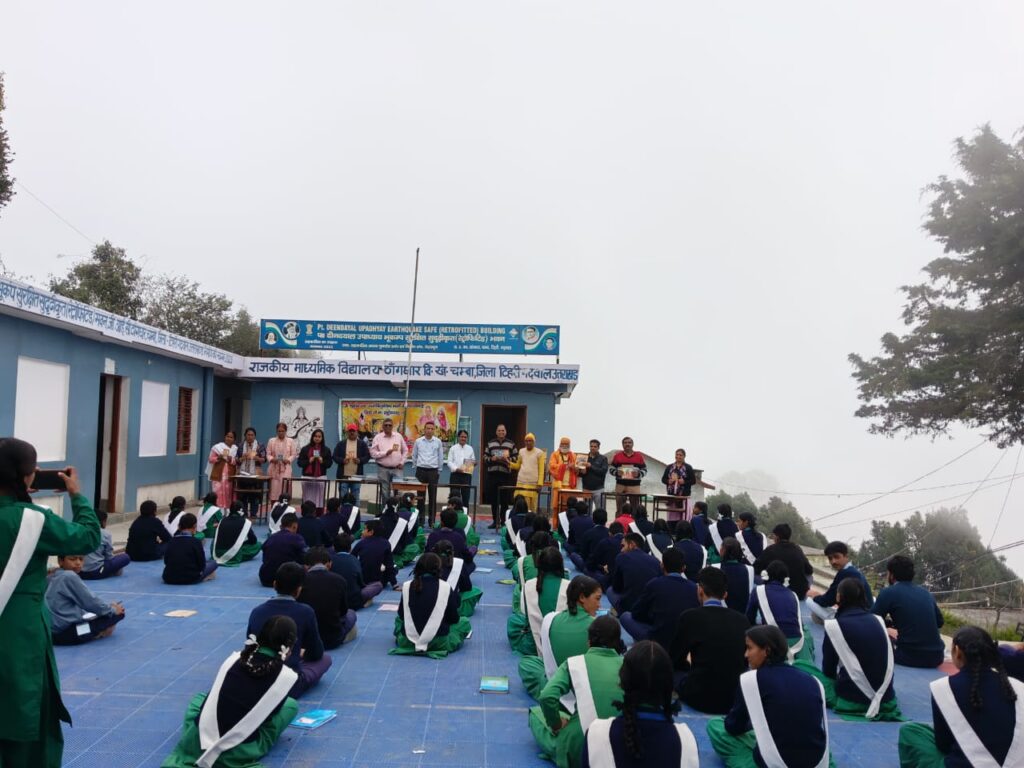 छात्र-छात्राओं को नशे से दूर रहने की प्रेरणा बने राज्य आंदोलनकारी देवी सिंह पंवार“शराब नहीं, संस्कार दो; नशा छोड़ो, गुस्सा छोड़ो और परमपिता परमात्मा से नाता जोड़ो” का दिया संदेश