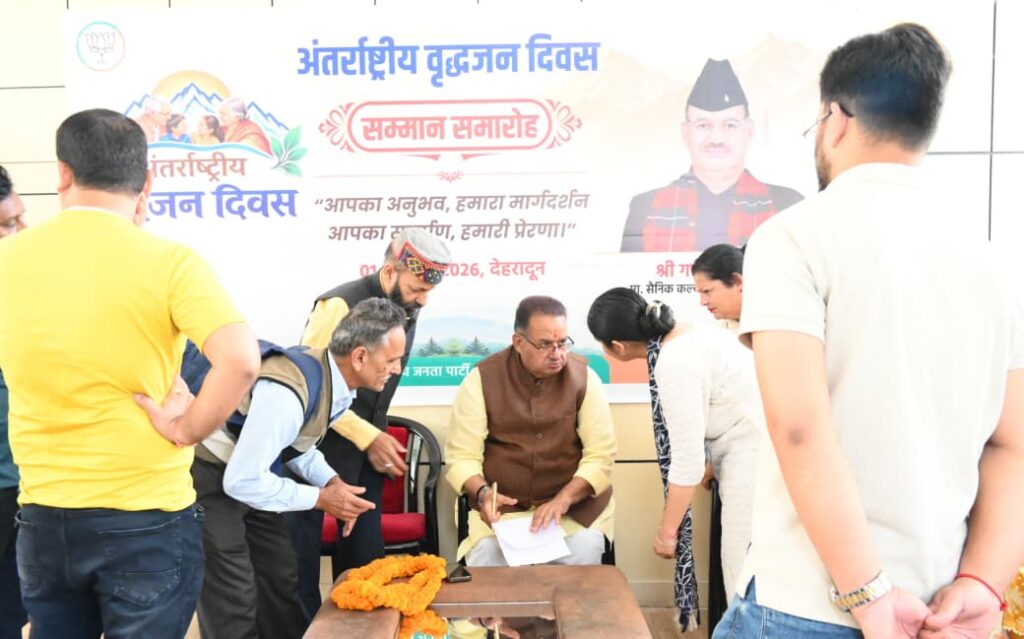 कैंप कार्यालय में दूर दराज ग्रामीणों एवं शहर के विभिन्न क्षेत्रों से आए फरियादियों की समस्याएं सुनते कैबिनेट मंत्री गणेश जोशी* कैंप कार्यालय में दूर दराज ग्रामीणों एवं शहर के विभिन्न क्षेत्रों से आए फरियादियों की समस्याएं सुनते कैबिनेट मंत्री गणेश जोशी*