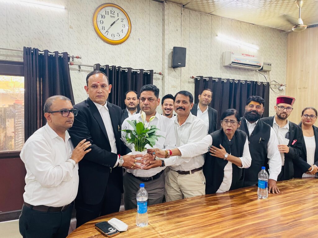 नव निर्वाचित चेयरमैन राजबीर सिंह बिष्ट का देहरादून बार एसोसिएशन ने किया भव्य स्वागत, अधिवक्ताओं के हितों के लिए कार्य करने का लिया संकल्प
