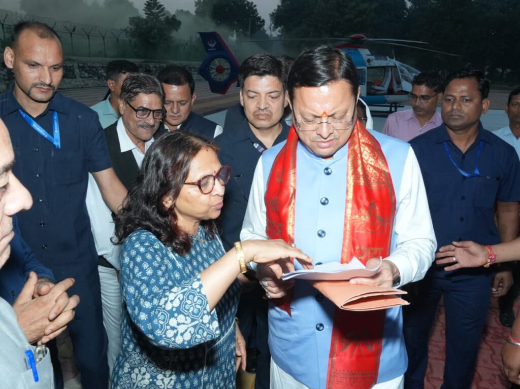 मुख्यमंत्री ने सुनीं जनसमस्याएं, अधिकारियों को दिए त्वरित समाधान के निर्देश।*