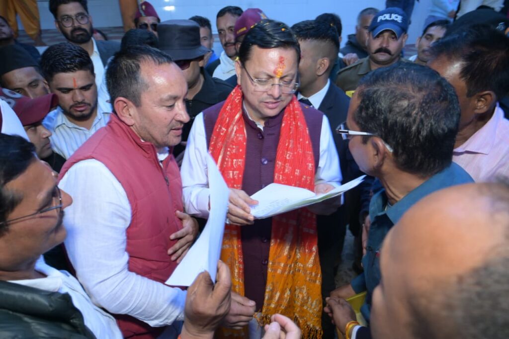 जनसमस्याओं का समयबद्ध समाधान राज्य सरकार की सर्वोच्च प्राथमिकता : मुख्यमंत्री**
