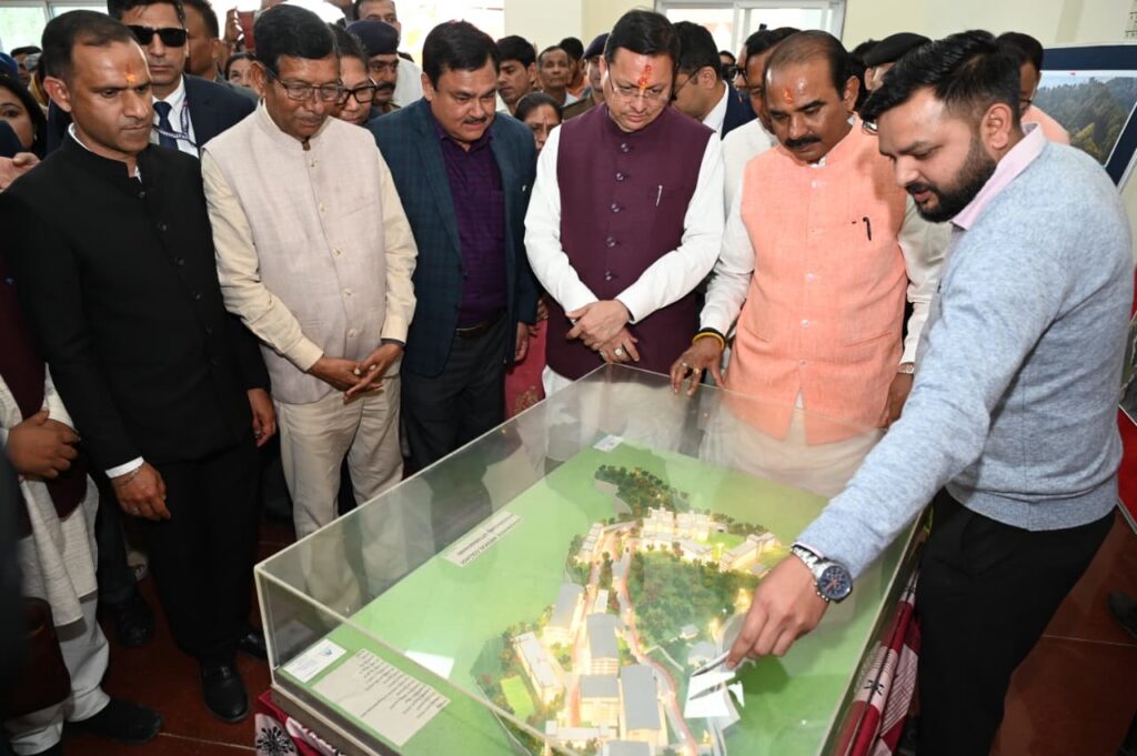 मुख्यमंत्री धामी ने किया पिथौरागढ़ मेडिकल कॉलेज का स्थलीय निरीक्षण** मुख्यमंत्री धामी ने किया पिथौरागढ़ मेडिकल कॉलेज का स्थलीय निरीक्षण**
