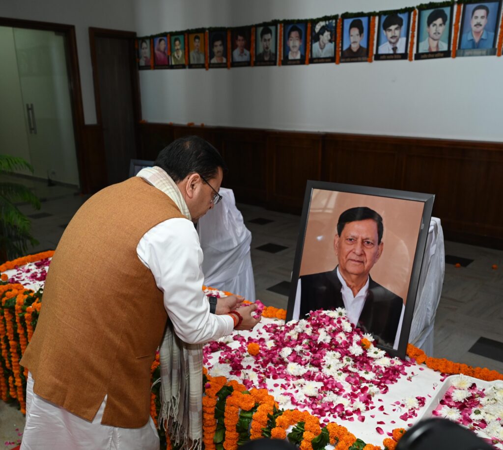 मुख्यमंत्री ने विधानसभा में पूर्व कैबिनेट मंत्री स्वर्गीय हीरा सिंह बिष्ट को दी भावभीनी श्रद्धांजलि*
